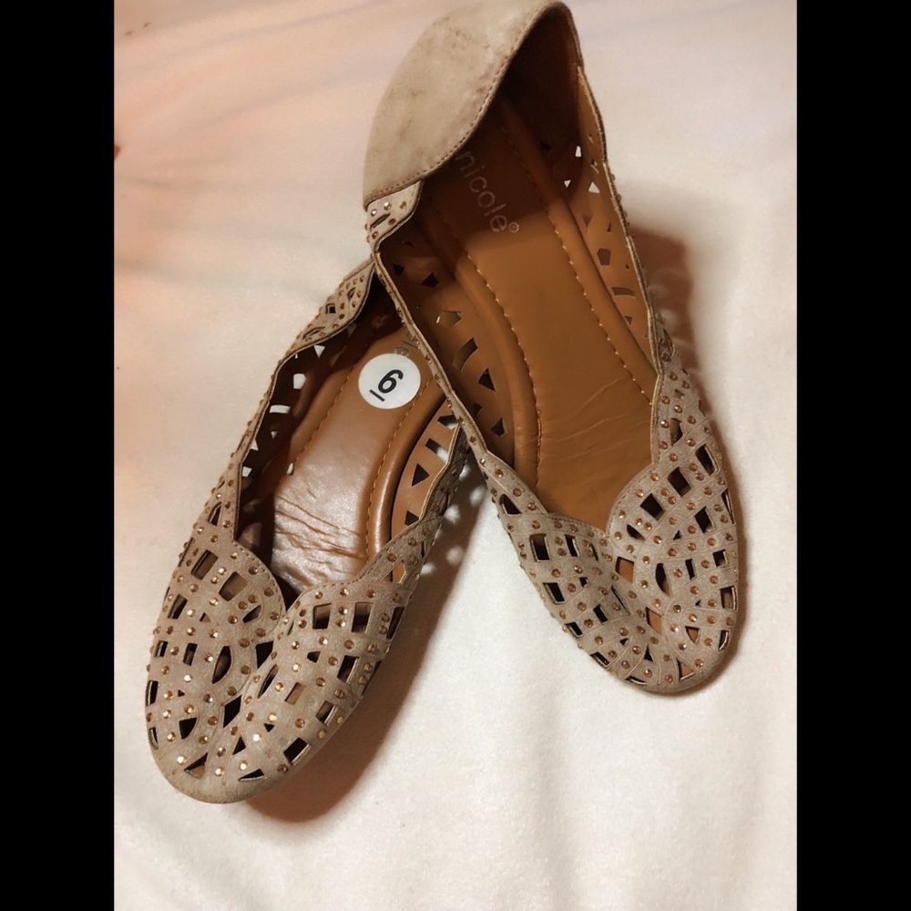 🍭NWOT 6 NICOLE Laser &Crystal Detailing Nude Flat